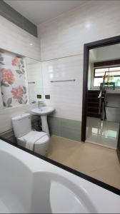 For RentHousePattaya, Bangsaen, Chonburi : For Rent Poolvillas  4 bed 2 bath  96 sqm Internet free