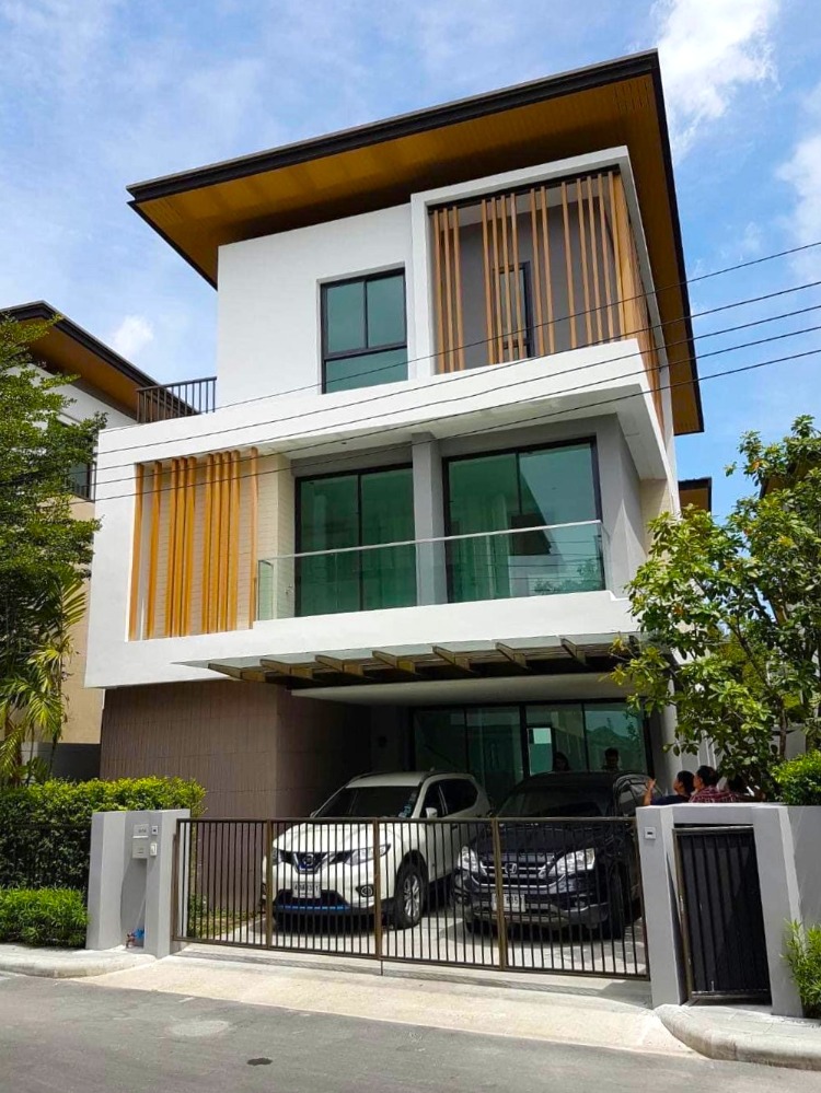 For RentHouseLadkrabang, Suwannaphum Airport : ♦ Modern style ♦ Detached house 3 storey 4 beds | 52.00 sq.w. 300.00 sq.m. | near Pan-Asia International School 4 mins, Big C Foodplace Suanluang  7 mins