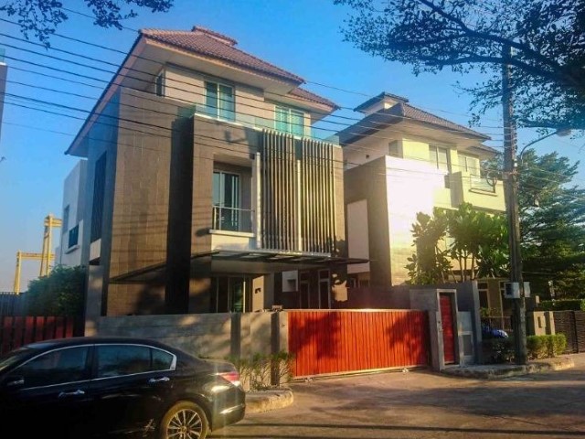 For RentHouseLadkrabang, Suwannaphum Airport : Single house for rentAQArbor Chaloem Phrakiat Rama IX, beautifully decorated, air conditioned, fully furnished. There are 4 bedrooms, 5 bathrooms, 1 maid. Monthly rental price 75,000 baht