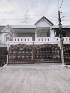 For RentTownhouseOnnut, Udomsuk : Townhouse for rent, 28 sq w., 2 floors, 4 beds, 2 baths, Udom Suk 51, Bang Chak, Phra Khanong, size price @20,000 baht