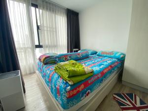 For SaleCondoKasetsart, Ratchayothin : Condo for sale, next to Kasetsart University, Kensington Kaset-Campus project, 1 bed plus, size 34.44 sq m., type 1, the largest bedroom in the project, located on the 8th floor (top floor), balcony facing the common area, see the swimming pool, open view