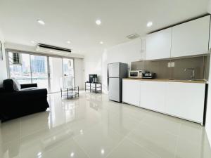 For RentCondoKhlongtoei, Kluaynamthai : WFPR110 Condo for rent, Waterford Park Rama 4, 3rd floor, Building I, city view, 66.78 sq m., 2 bedrooms, 1 bathroom, 18,000 baht. 064-878-5283