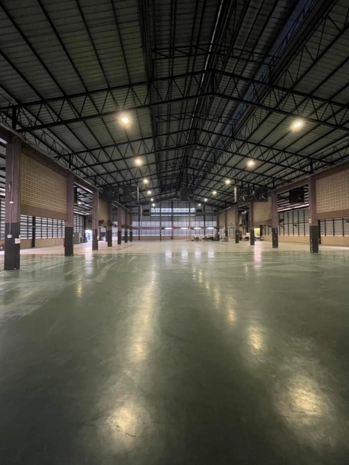 For RentWarehousePattaya, Bangsaen, Chonburi : Warehouse for rent, size 8440 and 4500/9000 / can be divided into several sizes, located in the free zone, Laem Chabang Industrial Estate, Chonburi.