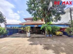 For SaleHouseSapankwai,Jatujak : 2-story detached house for sale and 3-story building, Phahon Yothin 40, near Kasetsart University, Sripatum University and the Forestry Department, Green Line train station. Kasetsart Station