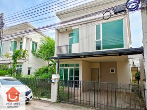 For SaleTownhouseKasetsart, Ratchayothin : ✨Semi-detached house for sale 🏡 The Exclusive Wongwaen-Ramintra, 2-story semi-detached house, 3 bedrooms🛏️ size 40.7 sq m. 📍Location in Ramintra area. Next to the Kanchanaphisek Ring Road.