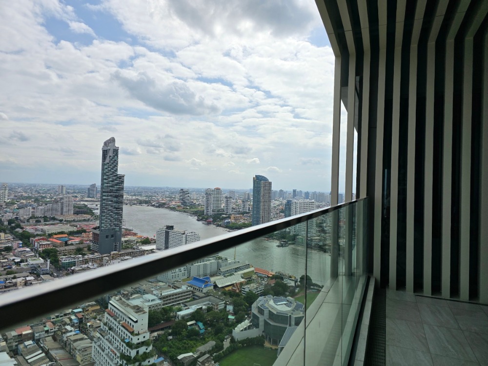 For RentCondoSathorn, Narathiwat : Ready to move in - New condo with “Chao Phraya River view and city view“, close to dining areas and in the city center. “Lovely price“