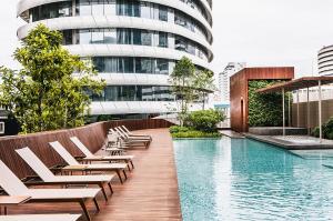 For SaleCondoWitthayu, Chidlom, Langsuan, Ploenchit : For Sale/Rent: Magnolias Ratchadamri Boulevard, wide front room with a view of The Royal Bangkok Sports Club @ 16.67 Million Baht