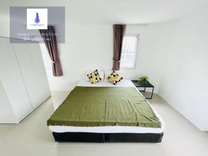 For RentCondoKhlongtoei, Kluaynamthai : For rent at Waterford Rama 4  Negotiable at @lovecondo (with @ too)
