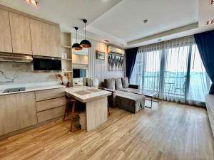 For RentCondoSriracha Laem Chabang Ban Bueng : Condo for rent, next to Sukhumvit Road, Sriracha, fully furnished, complete with electrical appliances.