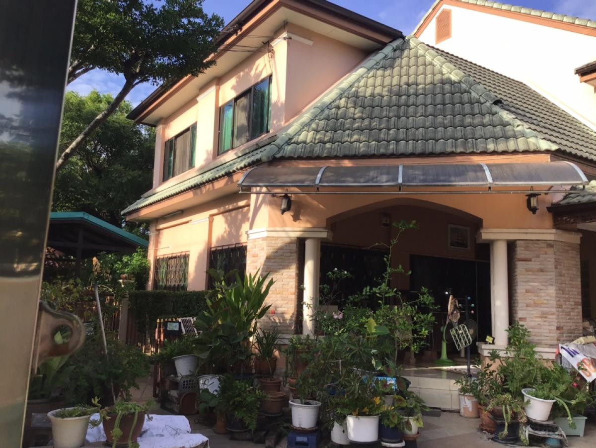 For SaleHouseMin Buri, Romklao : House for sale Sammakorn Ramkhamhaeng 112 201 square wah, corner house, opposite is a very beautiful garden area, half plot house. The garden in the house is another half plot, totaling 201 square meters. Parking for 10 cars in the house next to the house