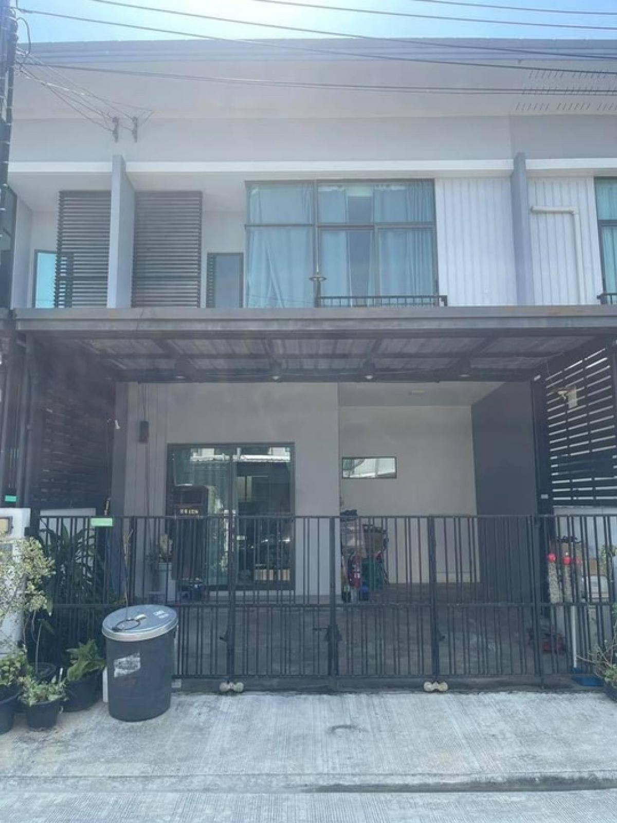 For SaleTownhouseBang kae, Phetkasem : 2-storey townhouse, good location, Pruksa Ville 85 project, along Khlong Thawi Watthana, location next to the road, no need to enter an alley