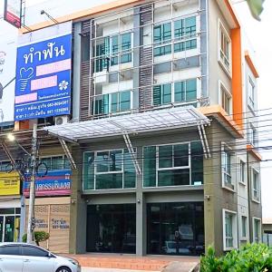 For SaleShophouseMin Buri, Romklao : Commercial building for sale at the beginning of Soi Mistine. (Vera Ramkhamhaeng Project) Area 52.7 sq m, 2 corner units, near Ramkhamhaeng 2 Hospital, only 550 meters.