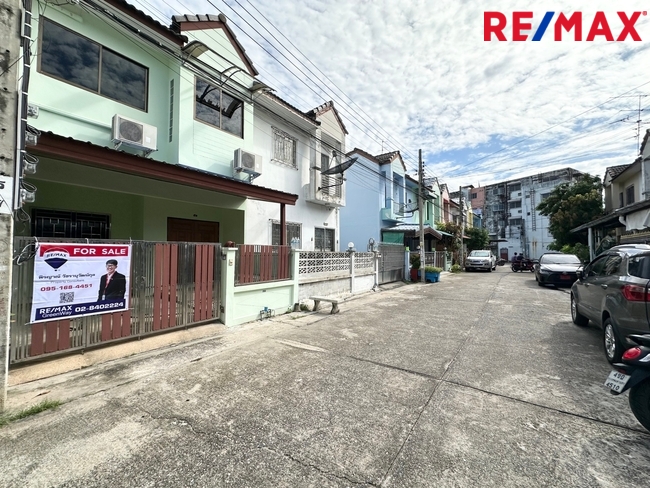 For SaleTownhouseRathburana, Suksawat : Townhouse for sale in Thung Kru, Prachasuk Residence Village, Pracha Uthit 60 (newly renovated), best location in the heart of Pracha Uthit, next to Lotus, Maxvalu, Islamic College