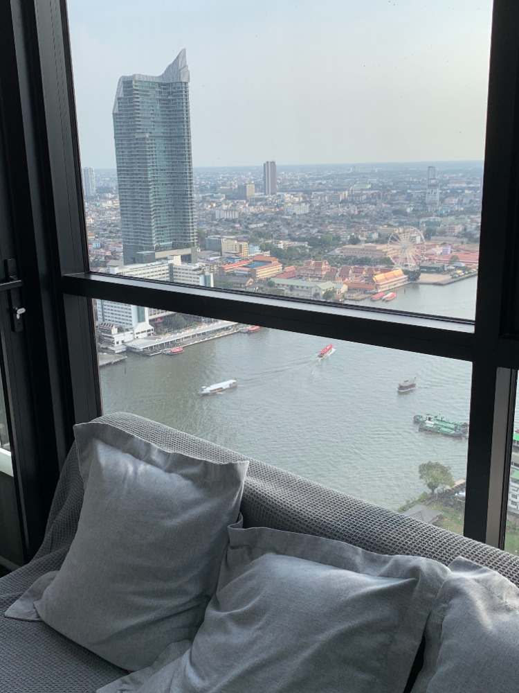 For RentCondoWongwianyai, Charoennakor : studio room for rent with Chao Phraya River view, close to BTS Krung Thonburi, you can go to cbd Sathorn easily and quickly.