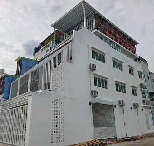 For RentTownhousePinklao, Charansanitwong : HR1732 Townhome for rent, 4 floors, near Central Pinklao. New house just finished Suitable for living or making an office.