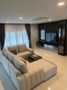 For RentHouseBangna, Bearing, Lasalle : K-5779 Urgent for rent! Centro Bangna, good location, near Mega Bangna, ready to move in.