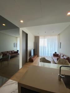 ขายคอนโดสีลม ศาลาแดง บางรัก : Saladaeng One - Fully Fitted 1 Bed Condo for Sale!