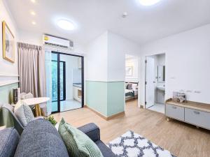 For SaleCondoBangna, Bearing, Lasalle : ✨Here is a prime location. Must hurry and reserve before anyone else💰‼️• ⟨⟨🏡Icondo Sukhumvit 105⟩⟩ 🌈Newly decorated in green and white tones. Gives a fresh, warm, comfortable, modern look. 🛋Matches perfectly with furniture. Complete facilities Ready for y