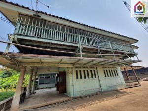 For SaleHousePinklao, Charansanitwong : Land and house for sale next to the Chao Phraya River. Soi Charansanitwong 74/1, near Bang Phlat BTS Station.