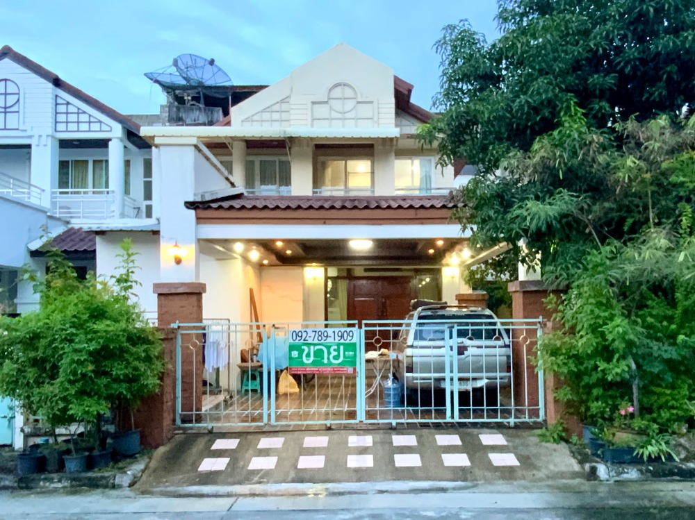 For SaleHouseRamkhamhaeng, Hua Mak : 2-story twin house, lots of land, Lat Phrao 112, good location, convenient travel, close to the expressway, famous schools.  Town in Town along the expressway [Boon Estate]