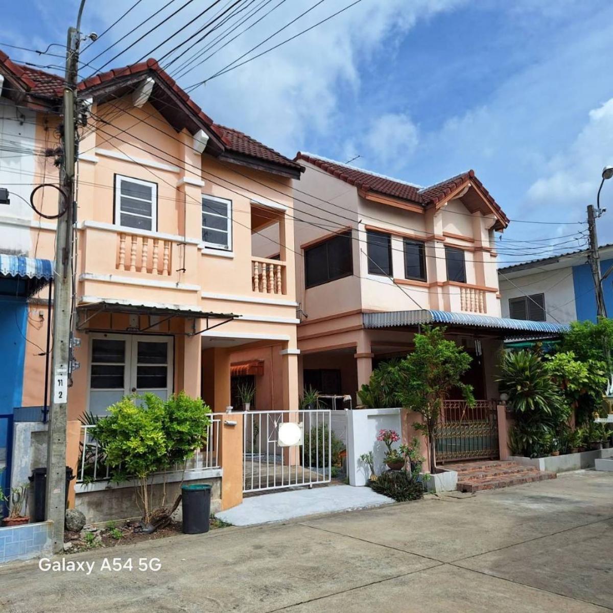 For RentTownhouseEakachai, Bang Bon : 📍 Newly renovated, ready to move in 10/9/67 ⚒️ Thanasuk Village, on Bang Bon 5 Road, near Panyasak School, convenient transportation