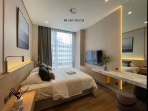 For RentCondoWitthayu, Chidlom, Langsuan, Ploenchit : Muniq Langsuan【𝐒𝐄𝐋𝐋&𝐑𝐄𝐍𝐓】 🔥Beautiful room, large, warm, livable, fully furnished, next to BTS Ratchadamri, ready to move in this September! 🔥Contact Line ID: @hacondo