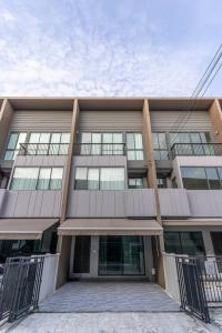 For SaleTownhouseRama5, Ratchapruek, Bangkruai : 3-story townhome for sale, new house, Baan Klang Muang, Ratchaphruek, near Central Westville, Bang Kruai, Bangkok.