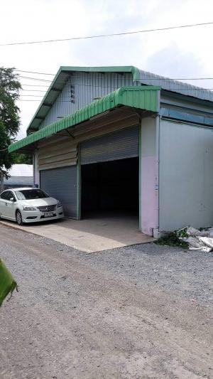 For RentWarehouseRama 2, Bang Khun Thian : Warehouse for rent, area 250 square meters, Soi Anamai Ngam Charoen 33, has an office and bathroom.