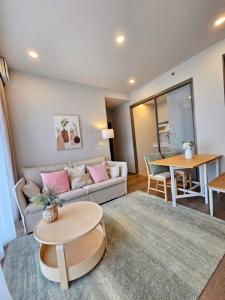 ให้เช่าคอนโดบางนา แบริ่ง ลาซาล : 🏡Luxury 2 Bedrooms Unit For RENT @Whizdom the Forestias🏡