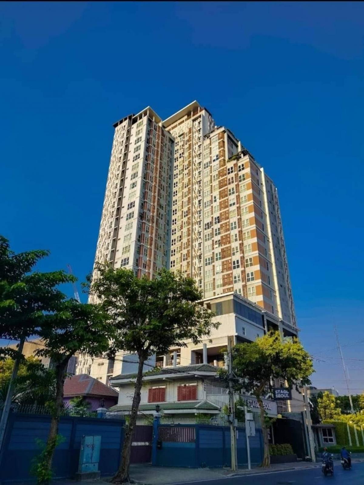 For RentCondoRatchadapisek, Huaikwang, Suttisan : 🔰Condo for rent, Centric Sutthisan🔰 ♦️🚋 Near MRT Sutthisan 50 meters ♦️Room size: 42 sq m.🔰Furniture🔰Complete electrical appliances [Air conditioner, TV, refrigerator, microwave, water heater, washing machine]🔰🧧Price 15,000 baht🧧🔰2 months deposit, 1 month