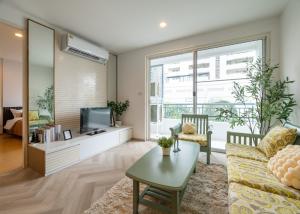 For SaleCondoSukhumvit, Asoke, Thonglor : Newly renovated condo Fully furnished, ready to move in Large room in the heart of Ekkamai at The Bangkok Sukhumvit 61