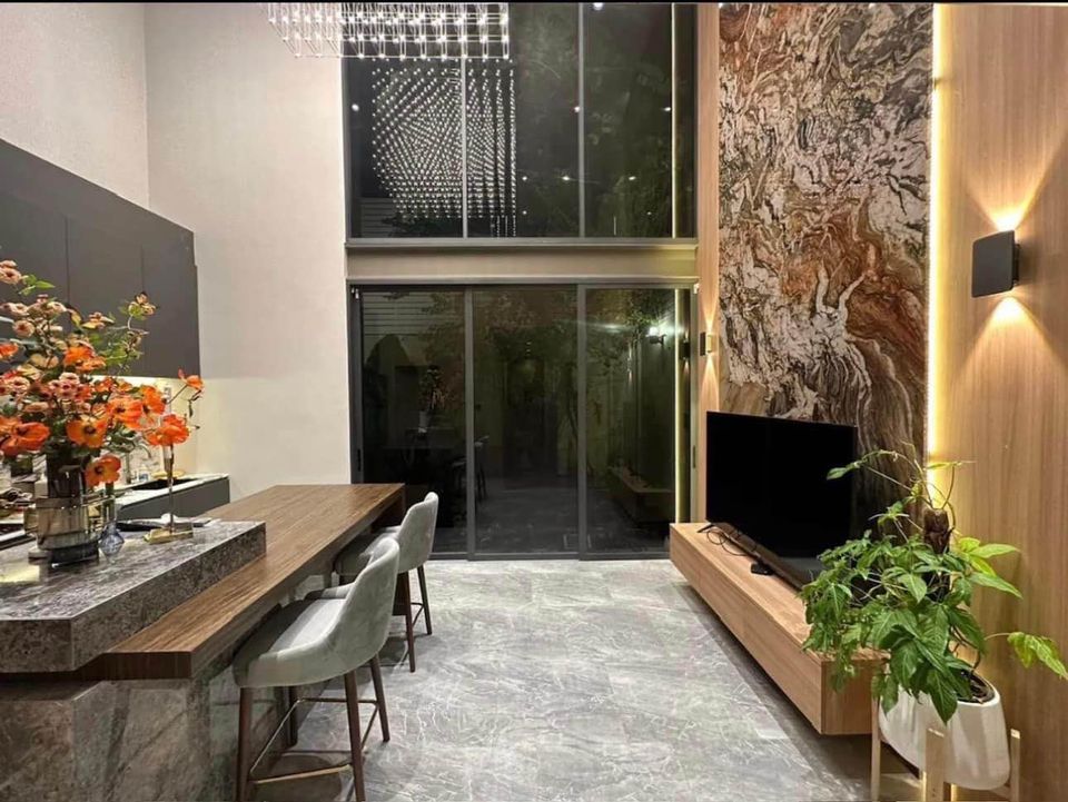 For RentTownhouseLadprao101, Happy Land, The Mall Bang Kapi : 🔴90,000฿🔴 𝐓𝐡𝐞𝐫 𝐋𝐚𝐝𝐩𝐫𝐚𝐨 𝟗𝟑 | Townhome Thur Lat Phrao 93 🏠 Beautiful house, good location, near department stores. Happy to serve you. If interested, contact 𝙇𝙄𝙉𝙀 (very quick response) 📱 : Property code 677-1403 📱 : Line ID: @bbcondo88