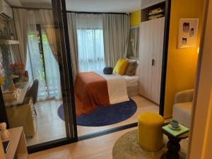 Sale DownCondoPathum Thani,Rangsit, Thammasat : Down payment for sale D Condo Shine Rangsit near Thammasat. There is a shuttle to and from the university.