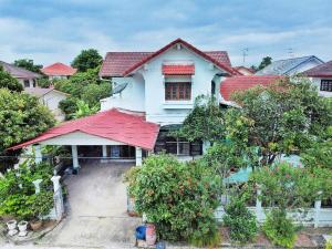 For SaleHousePhutthamonthon, Salaya : Single house for sale in Bang Khae, Phasari Village, Phutthamonthon Sai 2, corner house, 109 sq m, large house, has a large guest house. Near The Mall Bang Khae, near MRT Lak Song.