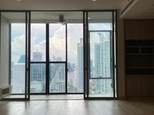 For SaleCondoKhlongtoei, Kluaynamthai : Luxury Penthouse for Sale in Asoke-Rama 4, Selling the Entire Floor with Stunning 360-degree Views of Bang Krachao River Bend and Benjakitti Park.