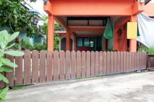 For RentRetailMin Buri, Romklao : Space for rent with accommodation, Ramkhamhaeng 174 (owner lets it out)