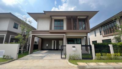 For RentHousePattanakan, Srinakarin : Single house for rent, Burasiri, Krungthep Kreetha, 70.9 sq m, 4 bedrooms, with solar cells, near Brighton Collage