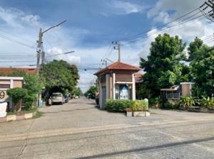 For SaleTownhousePathum Thani,Rangsit, Thammasat : Townhouse for sale, Jesada Village 9, Lam Luk Ka, Khlong 4, for sale with tenant. After purchasing, you can continue collecting the rent. Good location, corner unit, convenient travel, close to the city and department stores.