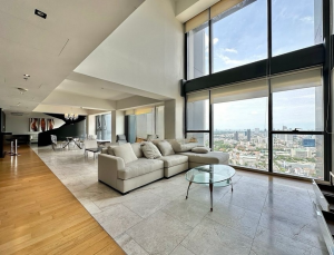 ขายคอนโดสาทร นราธิวาส : The Met Sathorn: 4bed 5bath + maid Duplex 40+Fl 370sqm. 75,000,000 Am: 0656199198