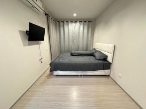 For RentCondoThaphra, Talat Phlu, Wutthakat : Life Sathorn Sierra available and ready to rent, 1 bedroom, new room, fully furnished, make an appointment to view.