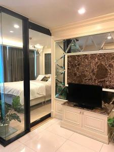 For RentCondoWitthayu, Chidlom, Langsuan, Ploenchit : Rent Socio Ruamrudee, near Lumpini Park, BTS Ploenchit, fully furnished, very livable.