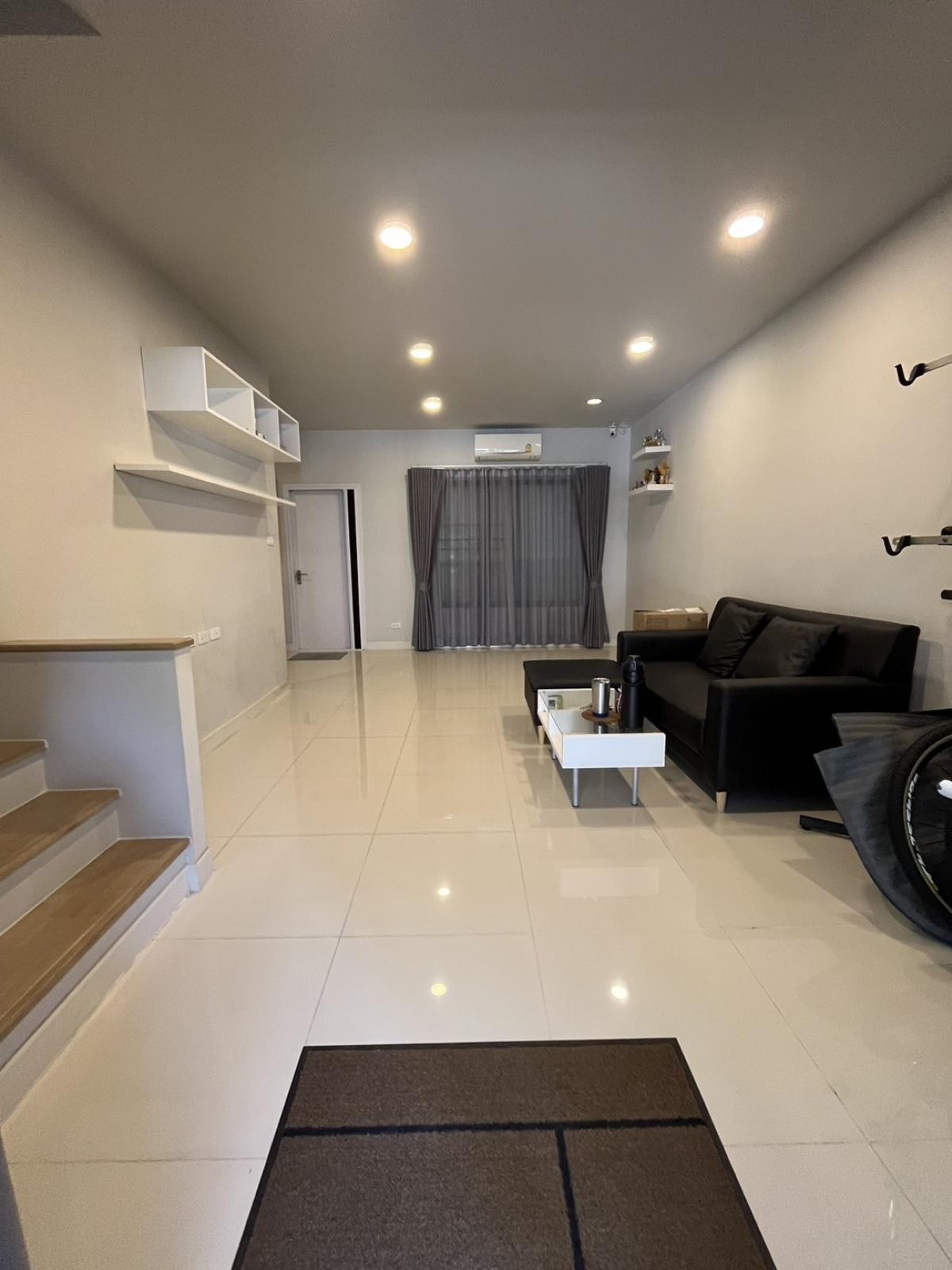 For SaleHouseBangna, Bearing, Lasalle : Urgent sale!! Townhome, twin house function, can park 2 cars, 5 minutes drive to Mega Bangna #Britannia Mega Town Bangna