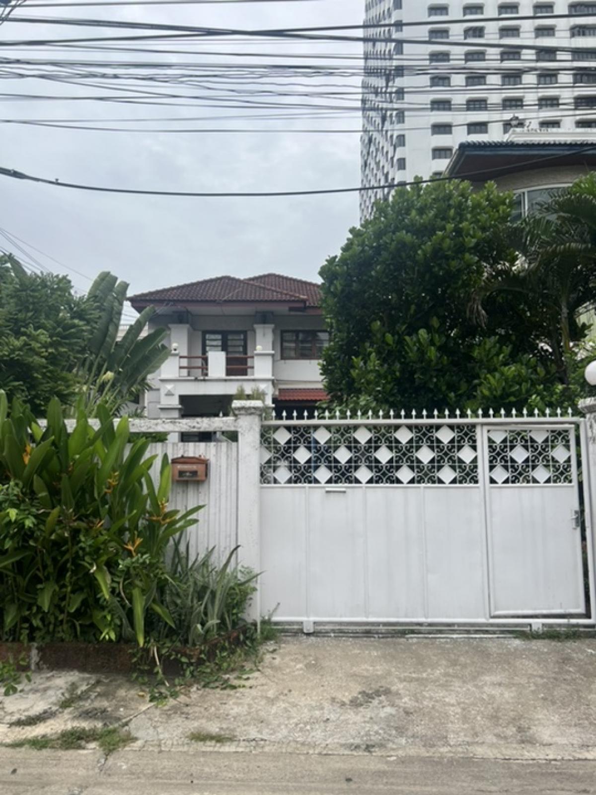 For SaleHouseNana, North Nana,Sukhumvit13, Soi Nana : House for sale, Soi Samahan, Sukhumvit 4, central location, cheap price