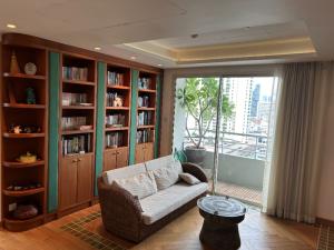 For SaleCondoWongwianyai, Charoennakor : The Light House - Hot Deal! 1 Bed Condo for Sale!