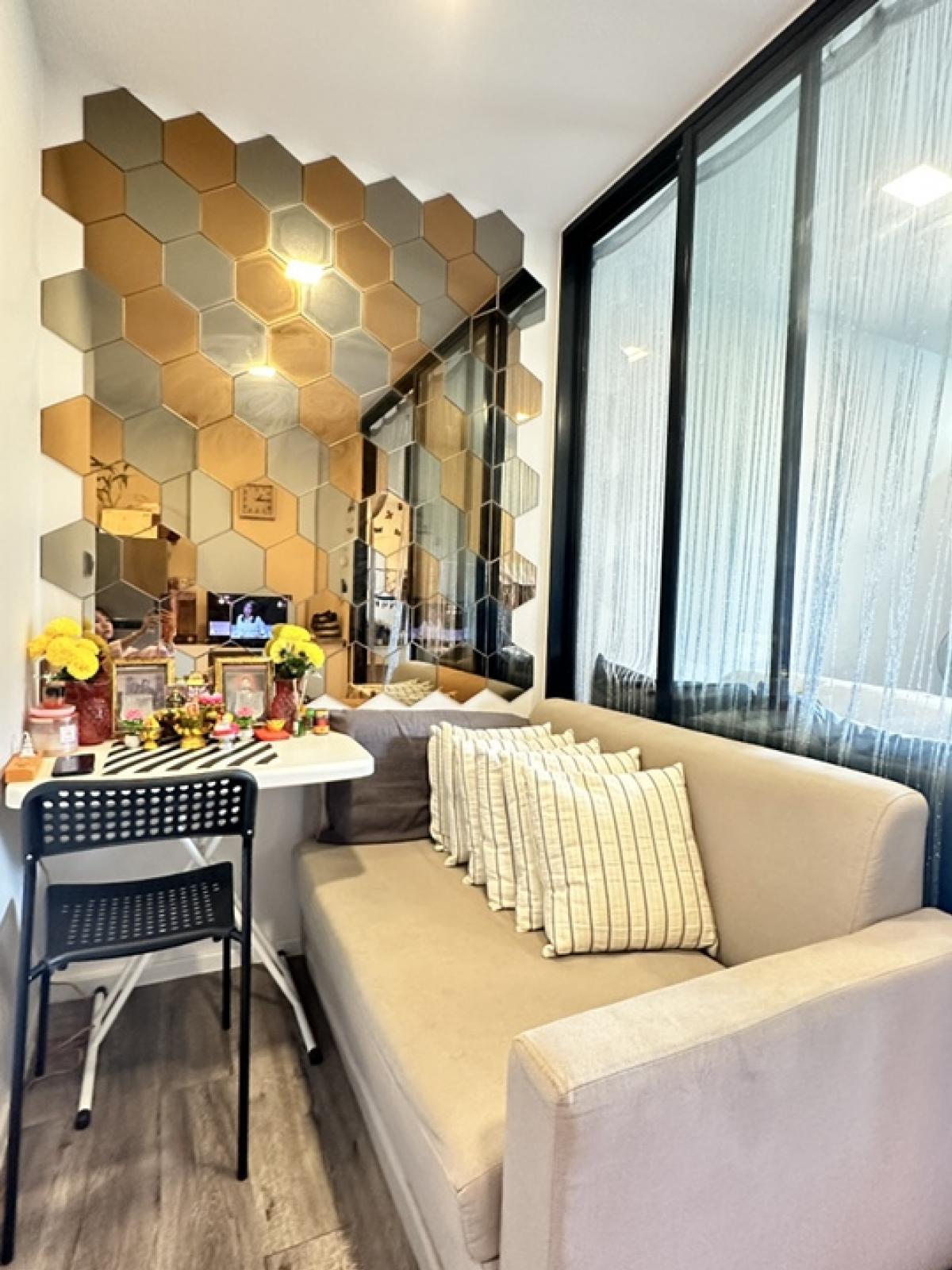 For SaleCondoChaengwatana, Muangthong : Condo for sale, Atmoz Chaengwattana, selling for only 1.79 MB, resort style condo. Beautiful room location, swimming pool view, fully furnished. Ready to carry your bags and move in. Brand new condition The owner has never rented out the room, 1 bedroom, 