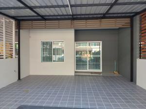 For SaleTownhousePathum Thani,Rangsit, Thammasat : Selling very cheap, townhouse, The Color Village, Rangsit Khlong 4, area 20 sq m, completely renovated.