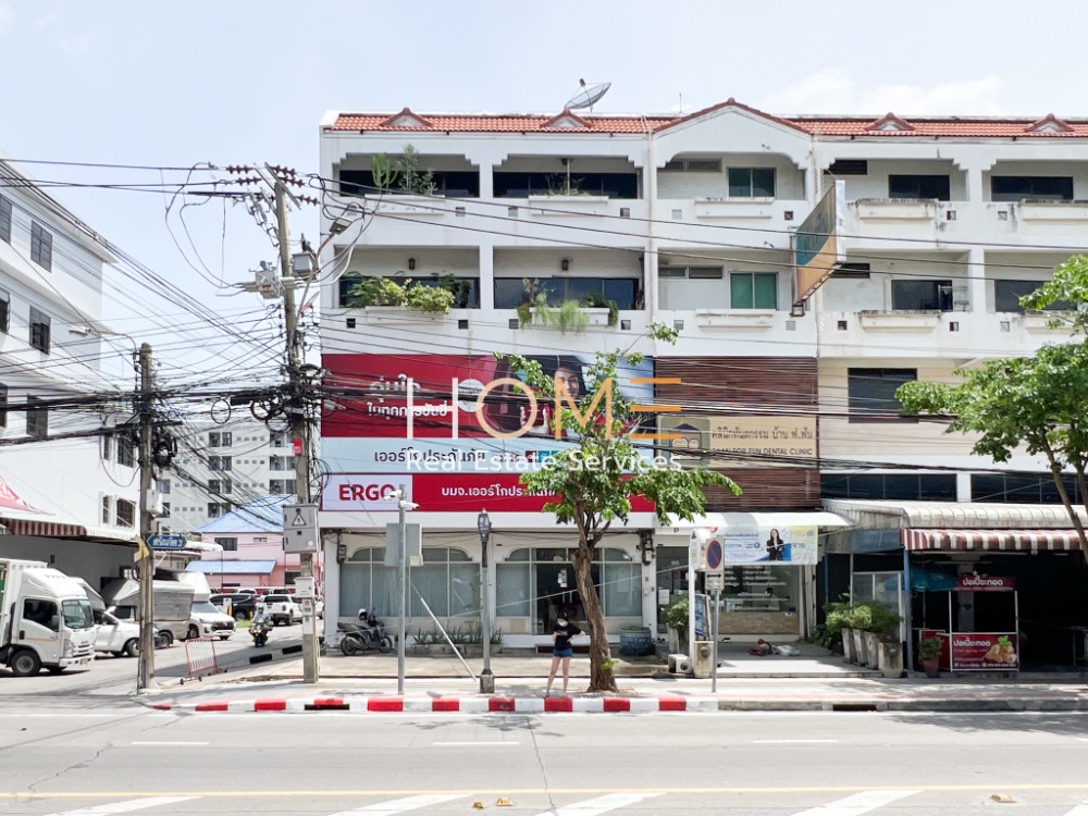 For SaleShophouseOnnut, Udomsuk : Commercial Building Soi Udomsuk 49 / 4.5 Storey (FOR SALE) PUY376