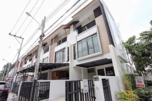 For RentTownhouseOnnut, Udomsuk : 3-story townhome, BTS Bang Chak, usable area 190 square meters *