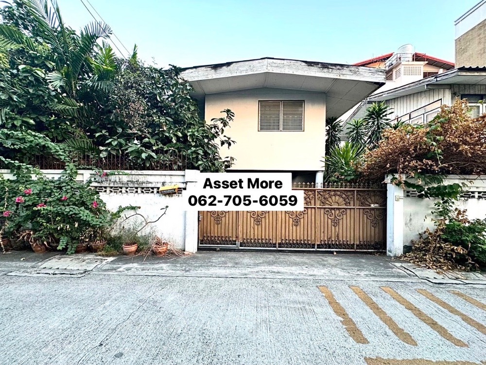 For RentHouseAri,Anusaowaree : 2-story detached house for rent, area Soi Areesamphan 6, Phaya Thai District, Samsen Nai, near BTS Ari.  Through Rama 6 Expressway