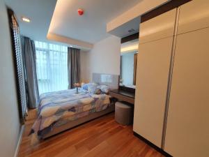 For RentCondoWitthayu, Chidlom, Langsuan, Ploenchit : Condo for rent Focus Ploenchit, built-in throughout the room!! tree view